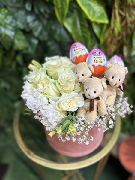 Pembe Beyaz Güllü Kutu
