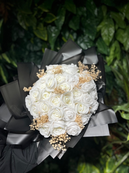 41BEYAZ KADİFE GÜL BUKETİ